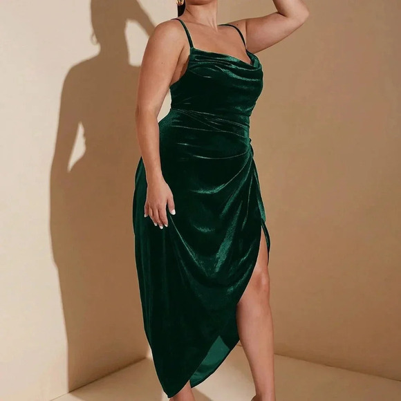 Dark Green Party Women's Plus Size Draped Neck High Slit Ruffle Hem Velvet Dress - Picture 3 of 8